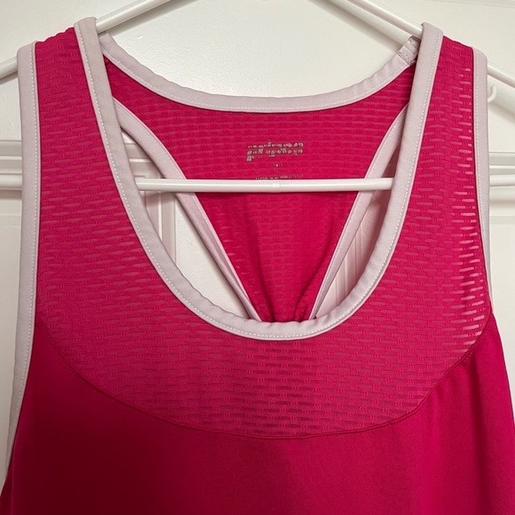 Workout top - Picture 3 of 4